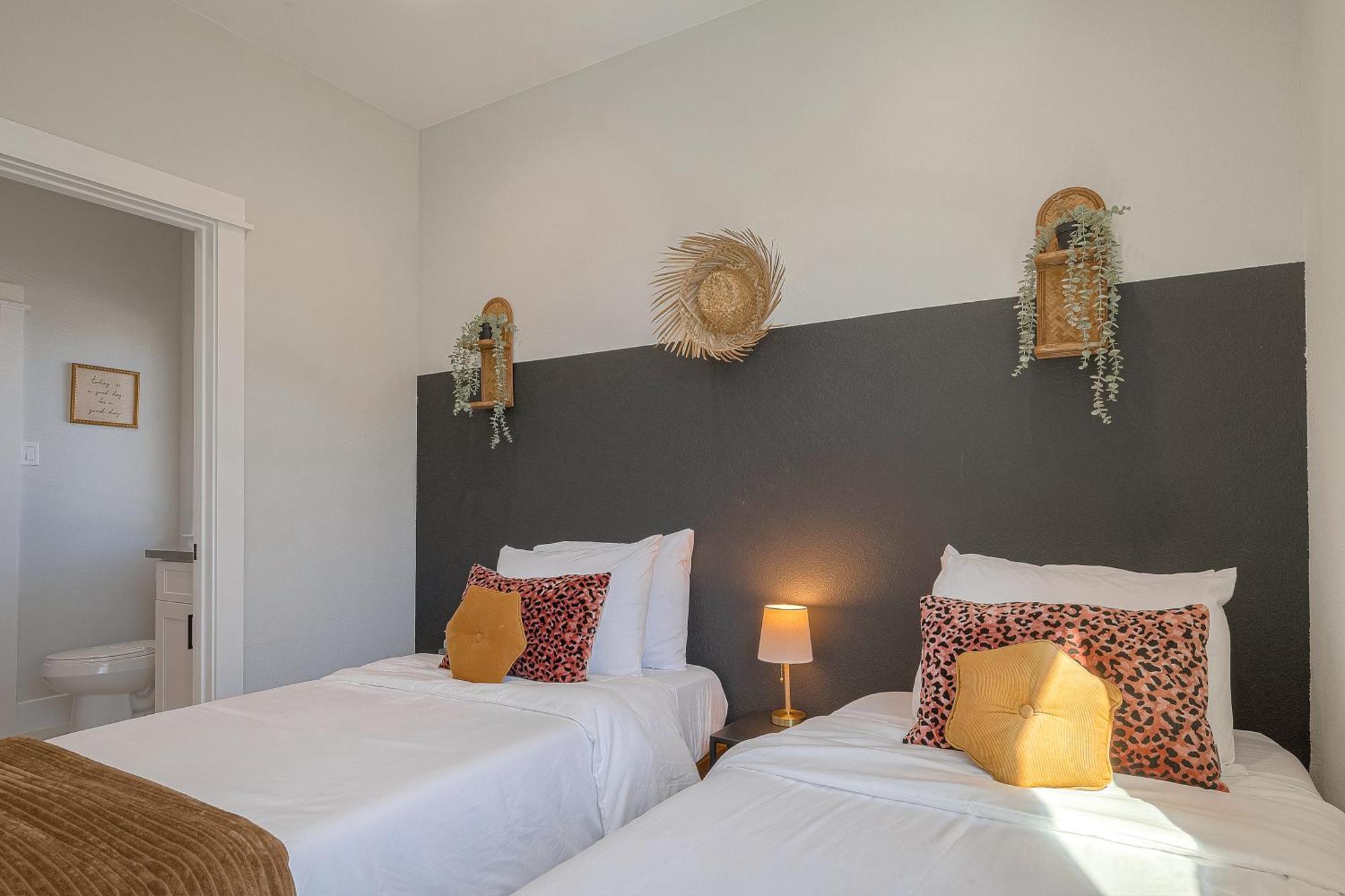 Modern Home Near Downtown With Fast Wifi, Bbq, Games & Ev Equipped! Houston Eksteriør billede