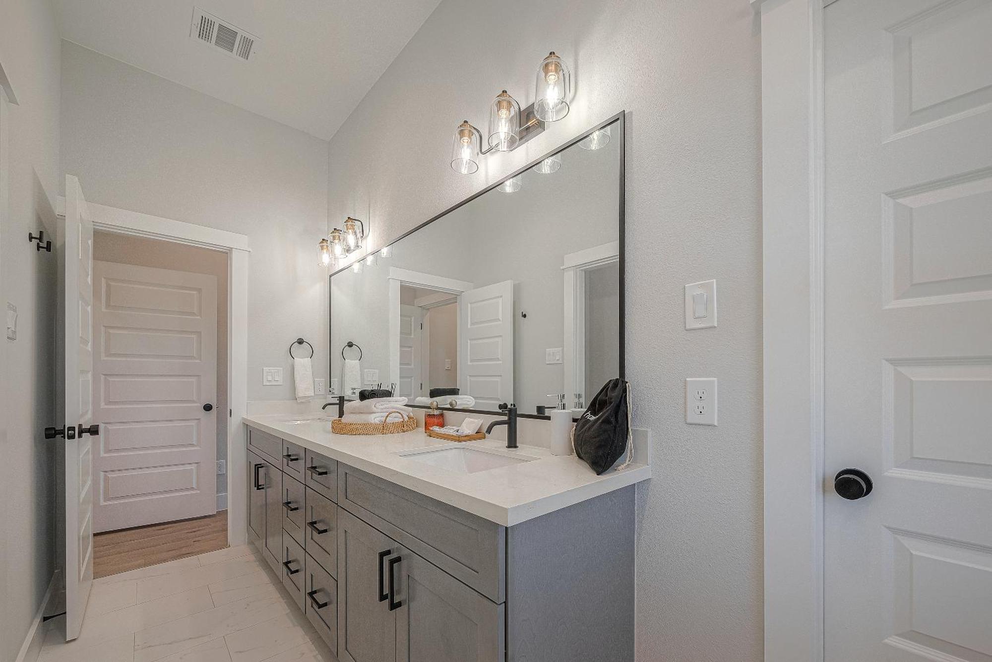 Modern Home Near Downtown With Fast Wifi, Bbq, Games & Ev Equipped! Houston Eksteriør billede